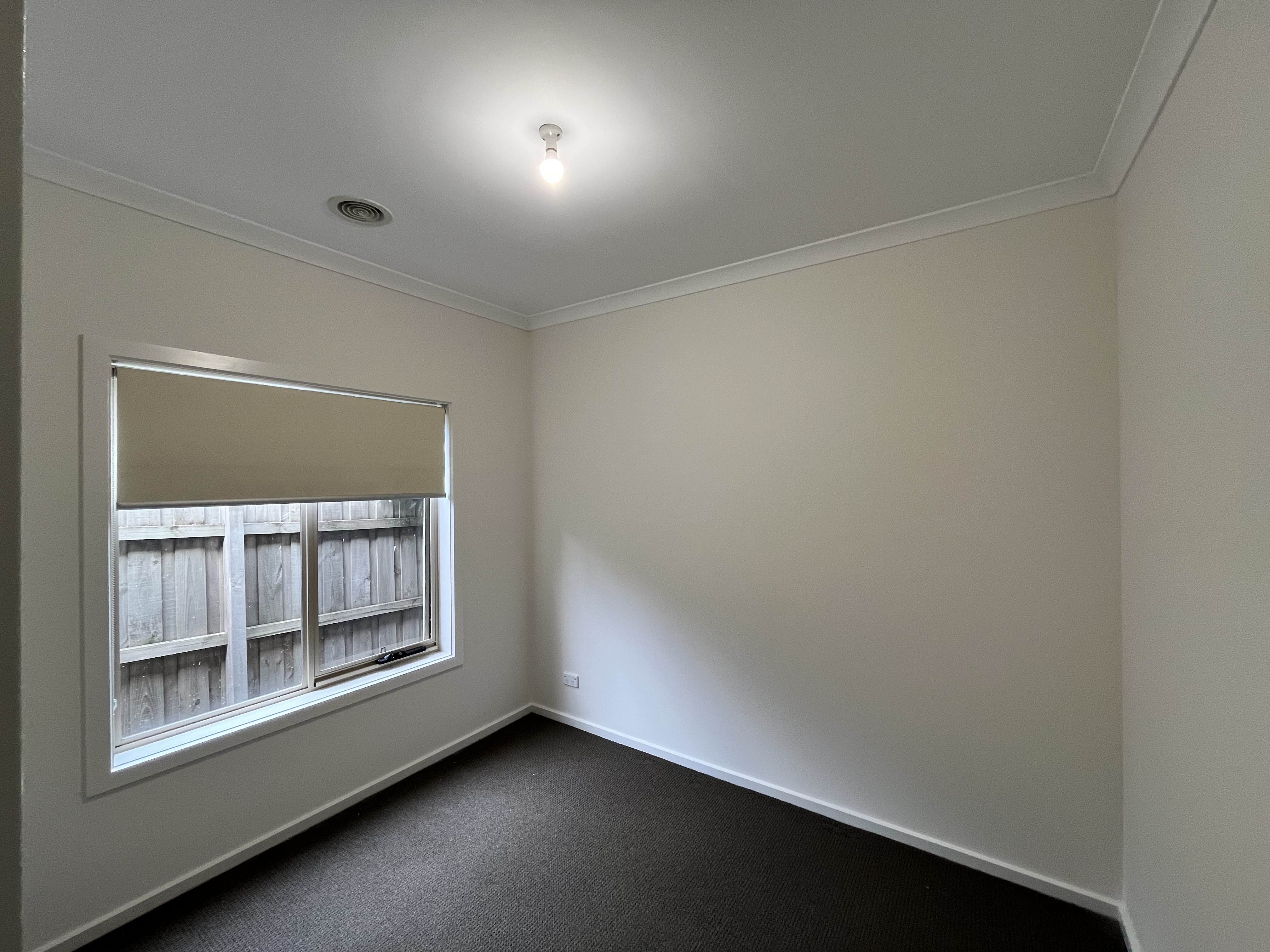 Space 3 — Single bedroom photo 2