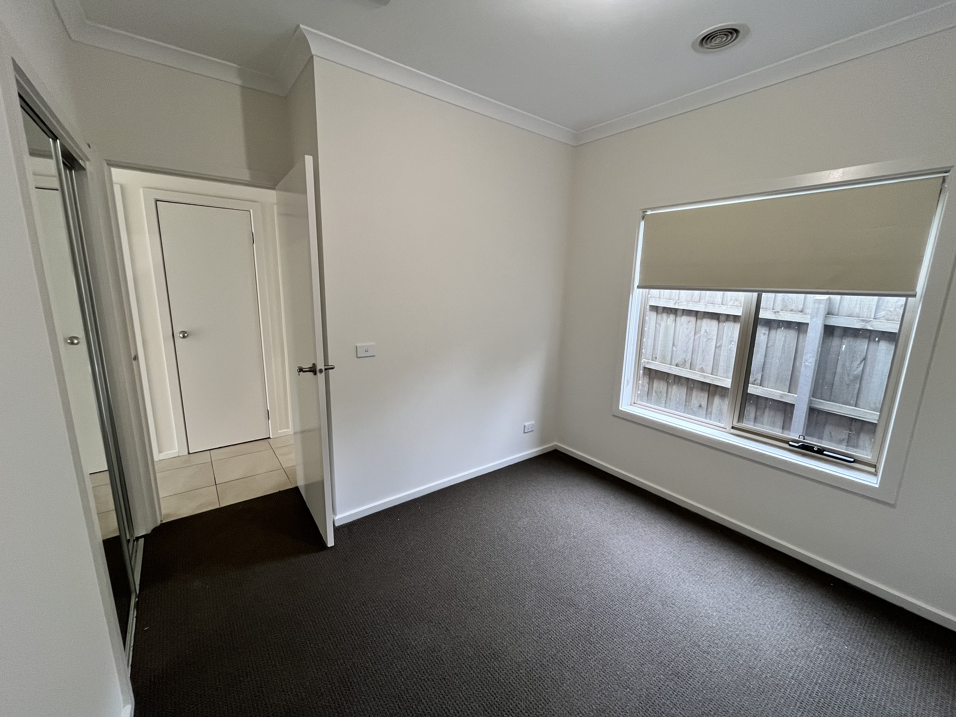 Space 3 — Single bedroom photo 1