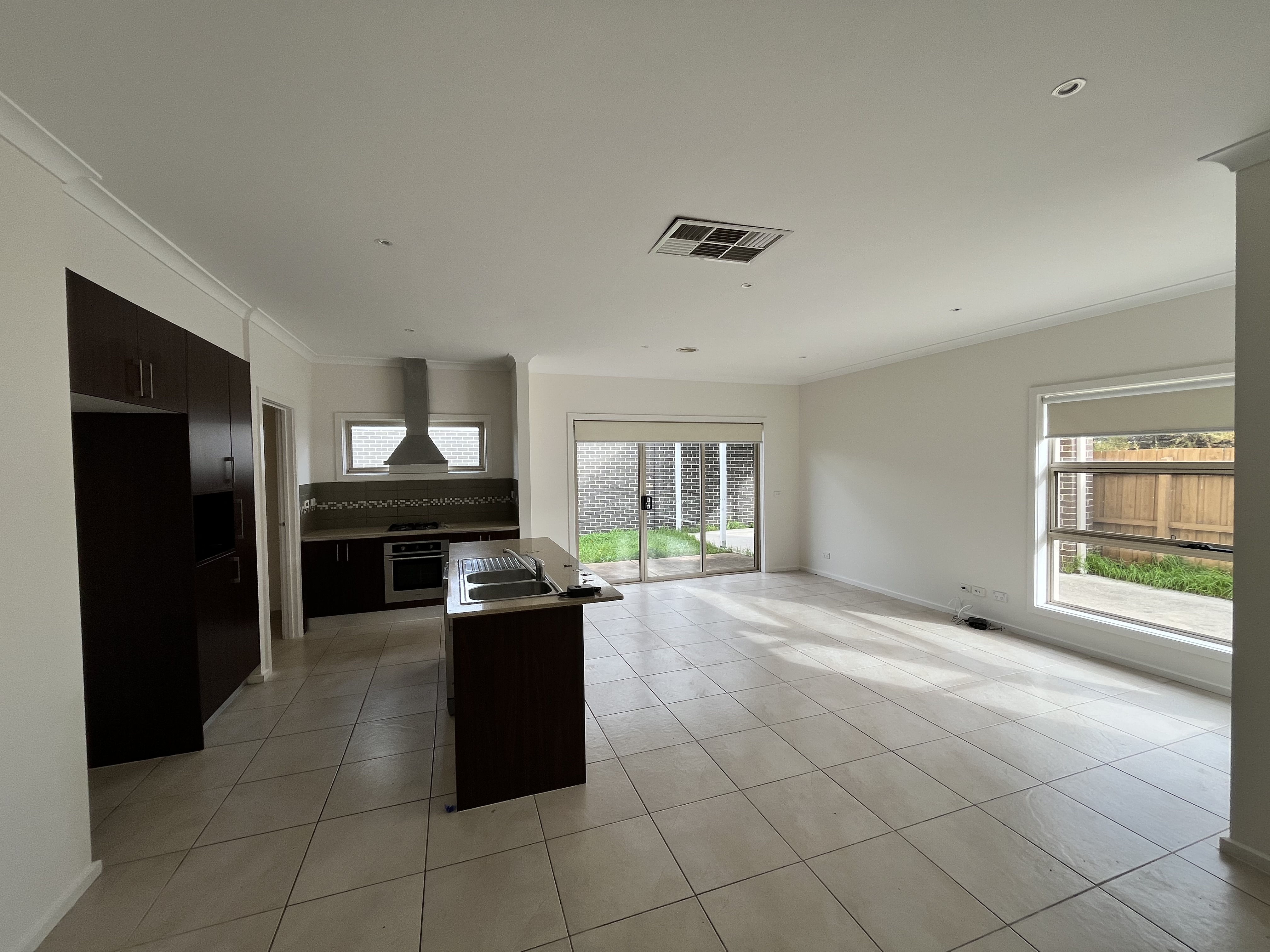 Space 1 — Master bedroom photo 3